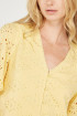 blusa-amarilla-con-troquelado