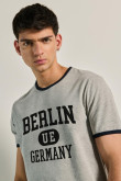 Camiseta college de Berlín unicolor con manga corta