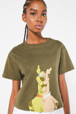 Crop top femenino manga corta con estampado en frente de Scooby-Doo.