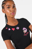 Camiseta crop top negra con diseño de Betty Boop