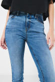 Jean jegging azul tiro alto con ajuste ceñido y desgastes