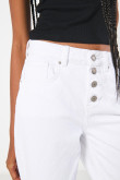 Jean culotte blanco con botones y bota ancha corta