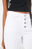 Jean culotte blanco con botones y bota ancha corta