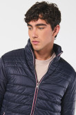 Chaqueta cuello alto acolchada azul intensa ajustada