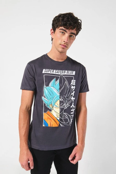 Camiseta manga corta con estampado en frente de Dragon Ball Super