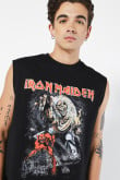 Camiseta manga sisa negra con arte de Iron Maiden