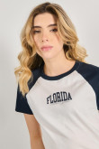 Camiseta unicolor college con manga ranglan en contraste