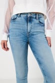 Jean jegging azul claro con ajuste ceñido y tiro súper alto