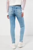 Jean jegging azul claro con ajuste ceñido y tiro súper alto