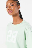 Camiseta oversize verde crop top con diseño college