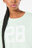 Camiseta oversize verde crop top con diseño college