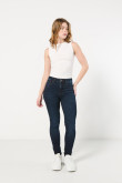 Jean jegging azul intenso con tiro alto y 5 bolsillos