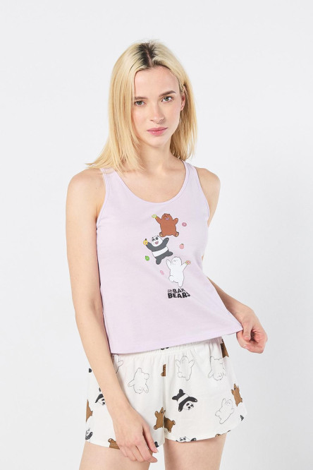 Camiseta femenina manga sisa con estampado en frente de Escandalosos.