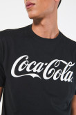 Camiseta manga corta crema con estampado de Coca-cola.