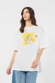 Camiseta femenina fit super oversize manga corta, con estampado en frente de Tom & Jerry.