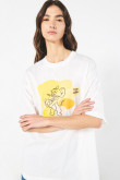 Camiseta femenina fit super oversize manga corta, con estampado en frente de Tom & Jerry.