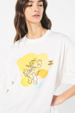 Camiseta femenina fit super oversize manga corta, con estampado en frente de Tom & Jerry.