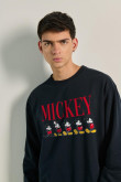 Sueter cuello redondo con estampado de Mickeys