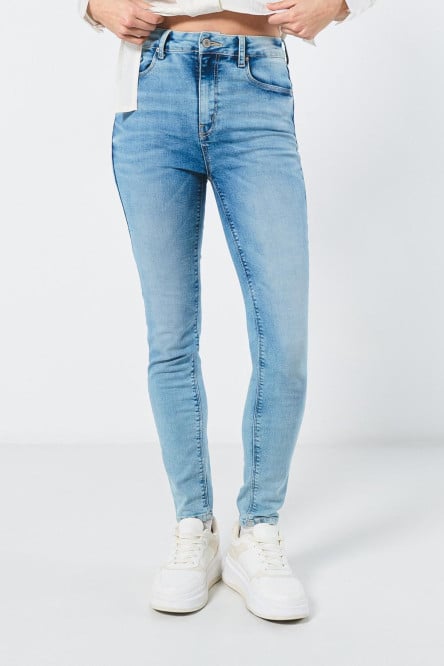 Jean jegging azul con desgastes sutiles y tiro súper alto