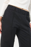 Pantalón unicolor jogger con vena centrada y bota recta