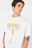 Camiseta crema oversize cuello redondo con diseño celestial