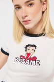 Camiseta para mujer con estampado en frente de Betty Boop  manga corta, con  cuello y puños en rib en color contraste