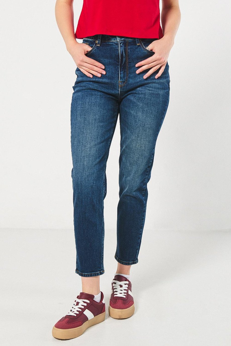 Jean mom fit tiro super alto