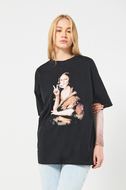 Camiseta negra oversize manga corta con diseño artístico