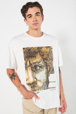 Camiseta oversize crema con diseño de escultura artística