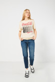 Camiseta kaki manga corta con diseño de Coca-Cola