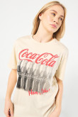 Camiseta kaki manga corta con diseño de Coca-Cola