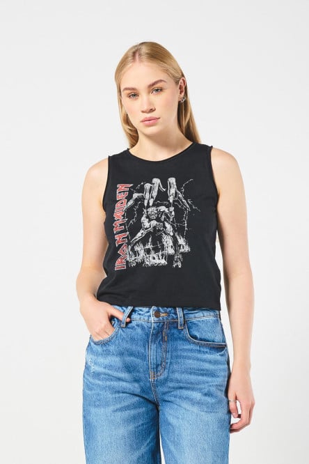 Camiseta femenina manga sisa con estampado en frente de Iron Maiden.