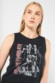 Camiseta femenina manga sisa con estampado en frente de Iron Maiden.