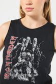 Camiseta femenina manga sisa con estampado en frente de Iron Maiden.