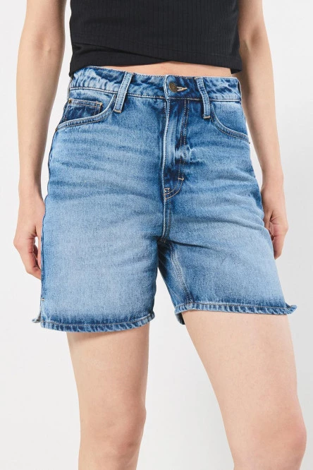 Short súper tiro alto azul en jean con rotos y bolsillos