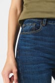 Jean jegging ajustado azul oscuro con bolsillos y tiro alto