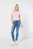 Jean jegging azul claro con tiro alto y pretina sencilla