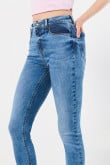 Jean jegging azul claro con tiro alto y pretina sencilla