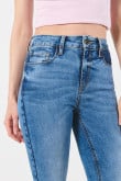 Jean jegging azul claro con tiro alto y pretina sencilla