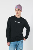 Buzo negro cuello redondo oversize con texto college