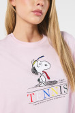 Crop top femenino manga corta con estampado en frente de Snoopy.