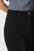 Jean push up negro con tiro alto y realce posterior