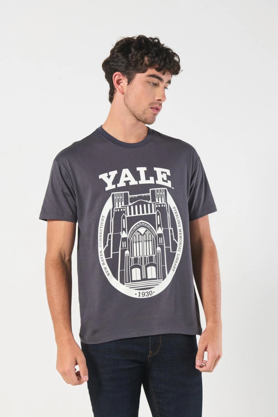 Camiseta gris intensa manga corta con diseño de Yale