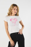 Camiseta en rib unicolor cuello redondo con diseño coquette