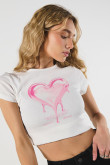 Camiseta en rib unicolor cuello redondo con diseño coquette