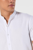 Camisa cuello neru o mao, manga corta en slim fit