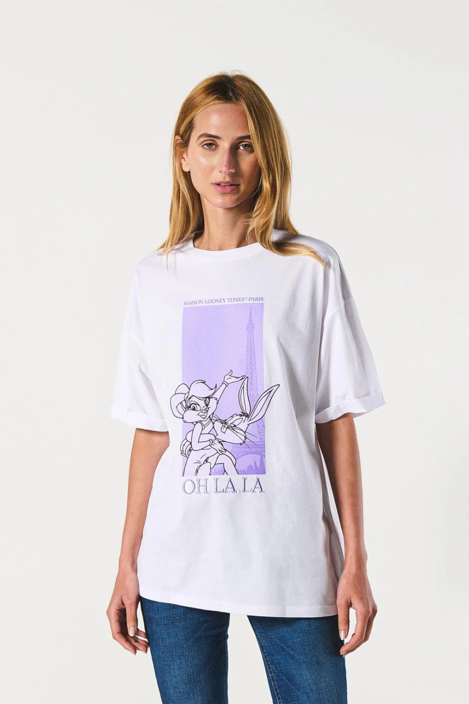 Camiseta oversize blanca de Looney Tunes con manga corta