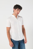 Camisa con cuello button down, manga corta con colores solidos de temporada