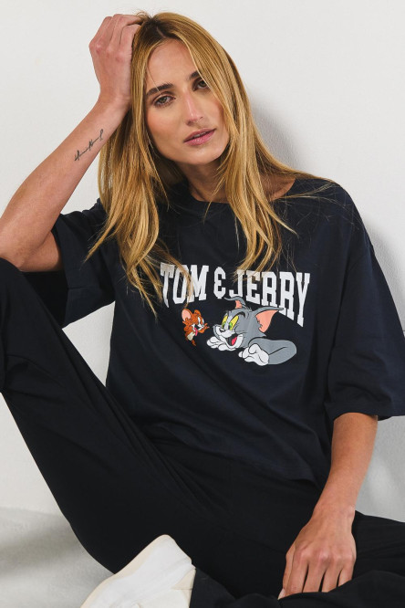 Camiseta crop top oversize con estampado en frente de Tom & Jerry