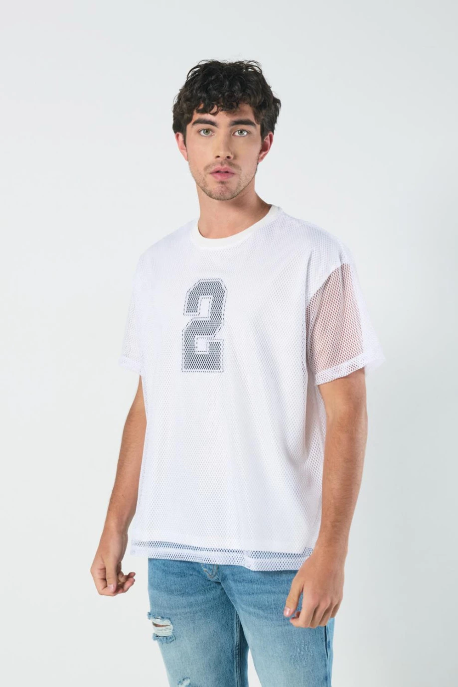 Camiseta college oversize en malla crema manga corta